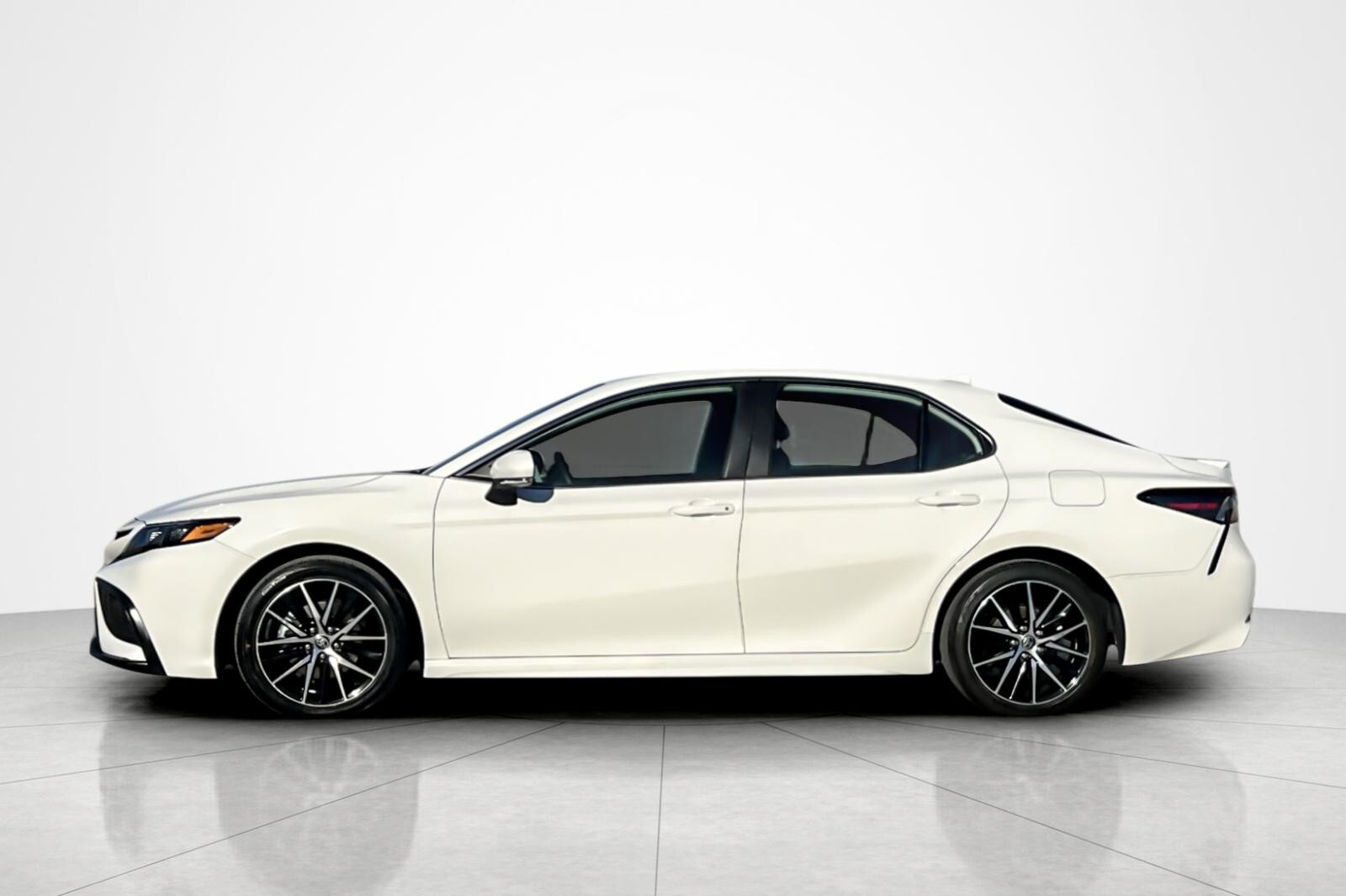 2023 Toyota Camry SE photo 2