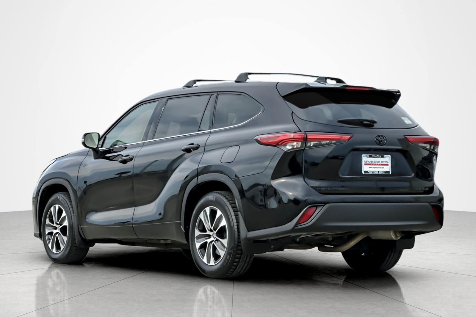 2022 Toyota Highlander XLE photo 3