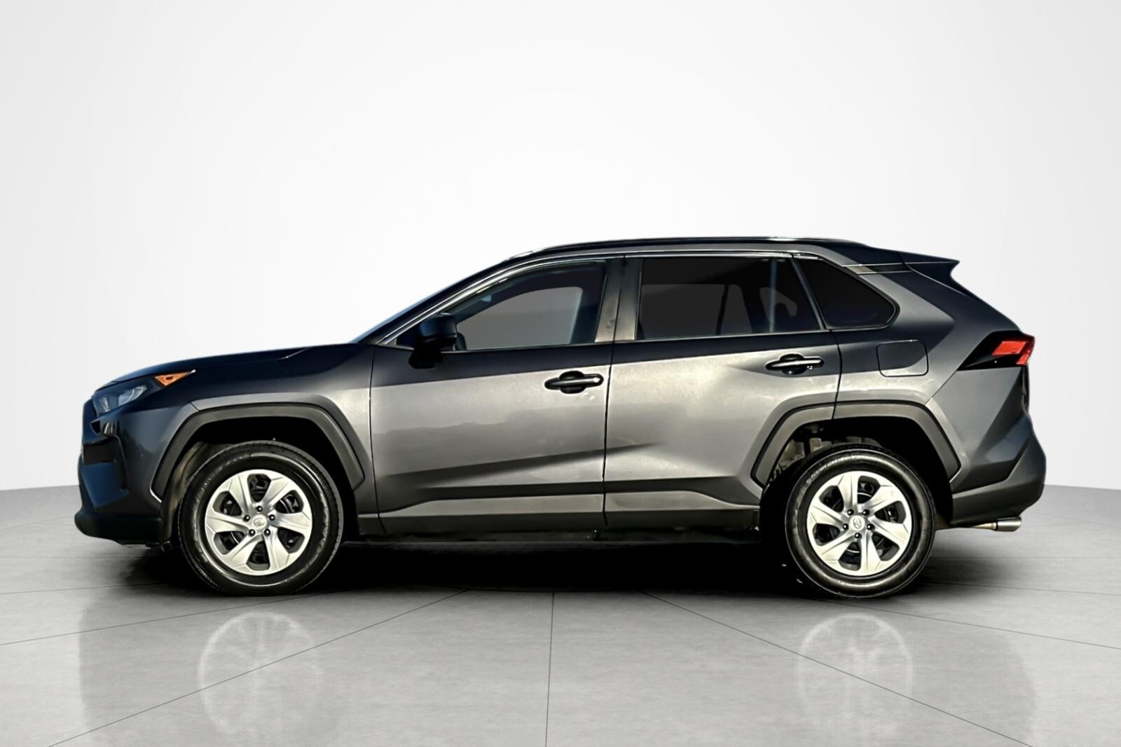 2020 Toyota RAV4 LE photo 2