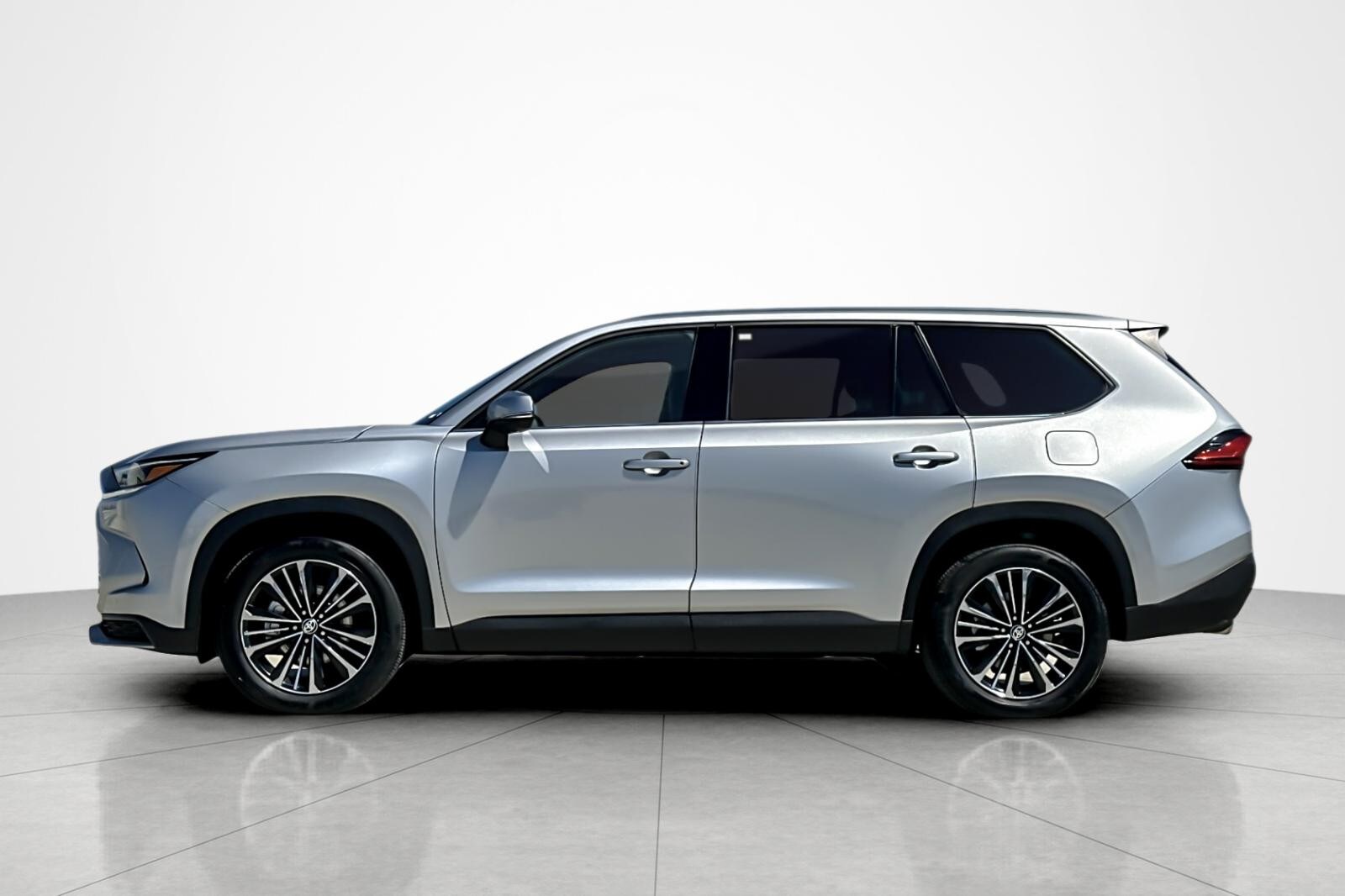 2024 Toyota Highlander Hybrid Platinum photo 2
