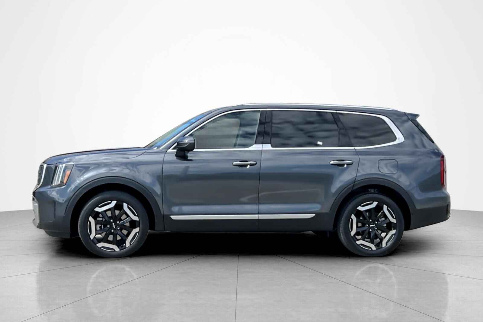 2023 Kia Telluride S photo 2