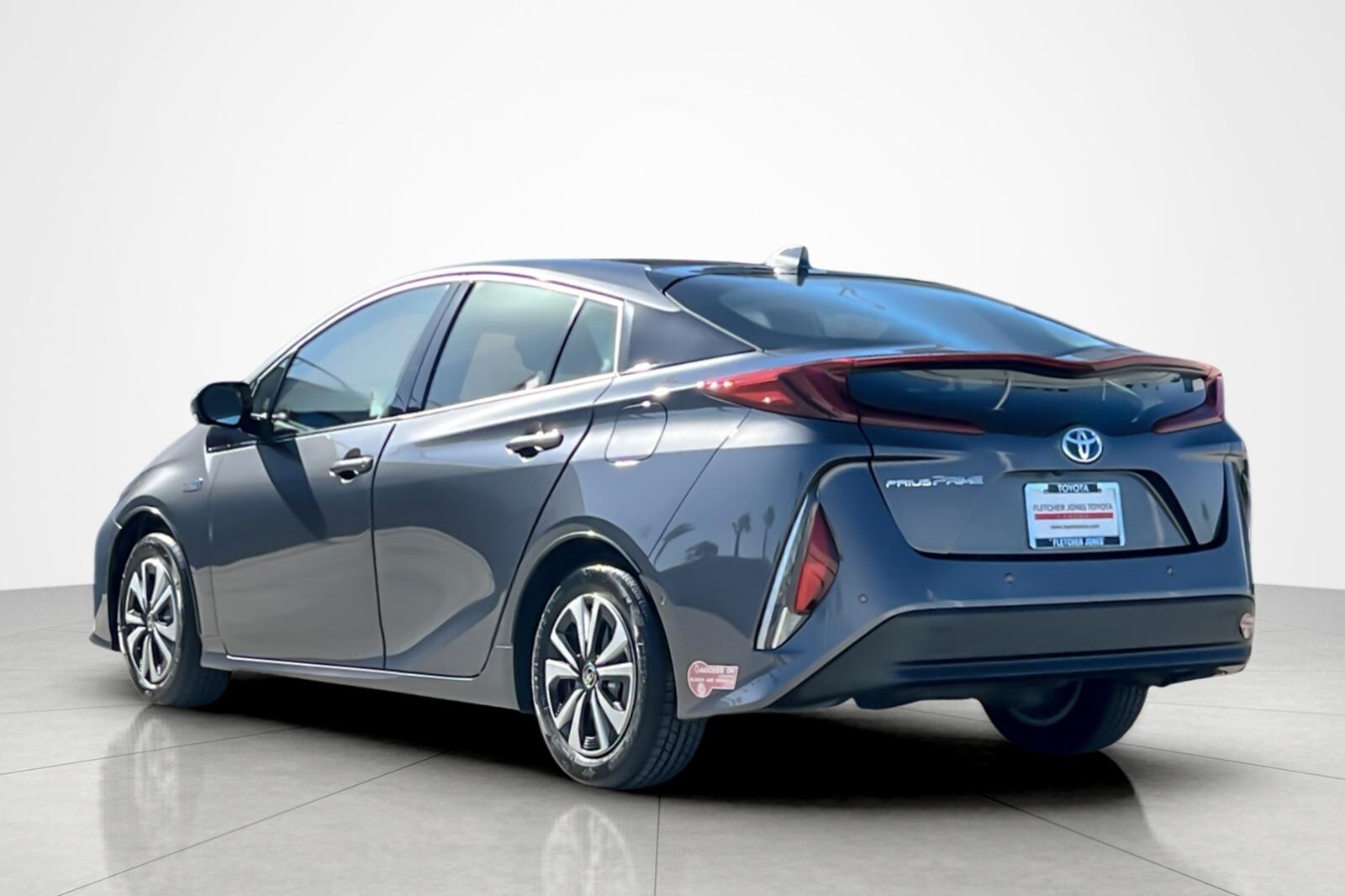 2017 Toyota Prius Prime Advanced photo 3