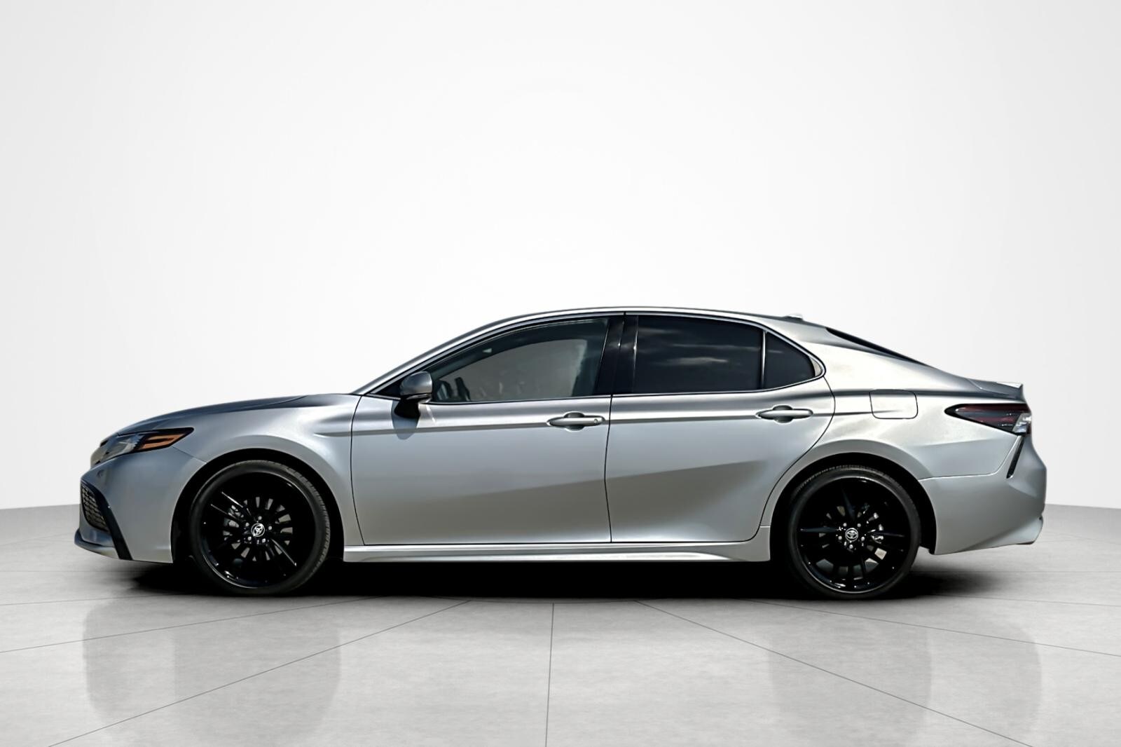2023 Toyota Camry Hybrid XSE photo 2