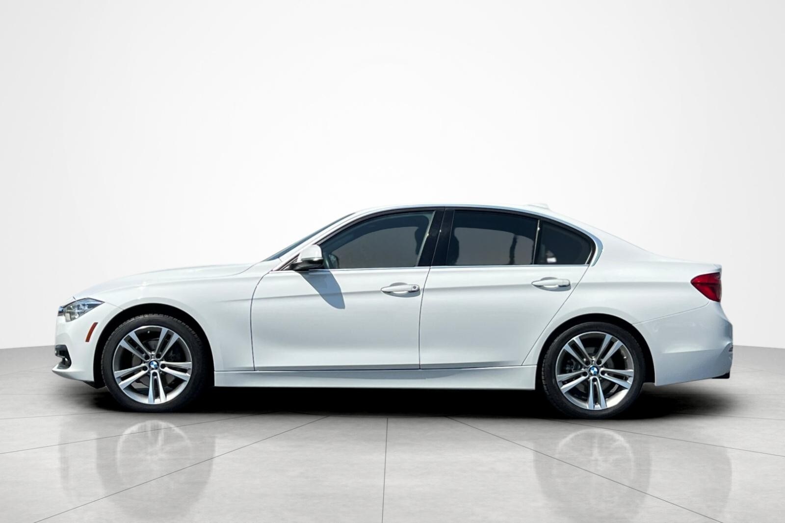 2018 Bmw 330i Sedan photo 2