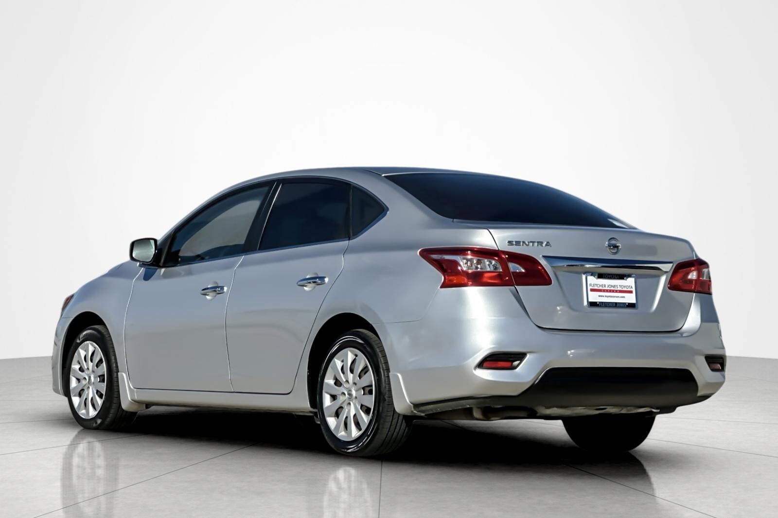 2016 Nissan Sentra S photo 2