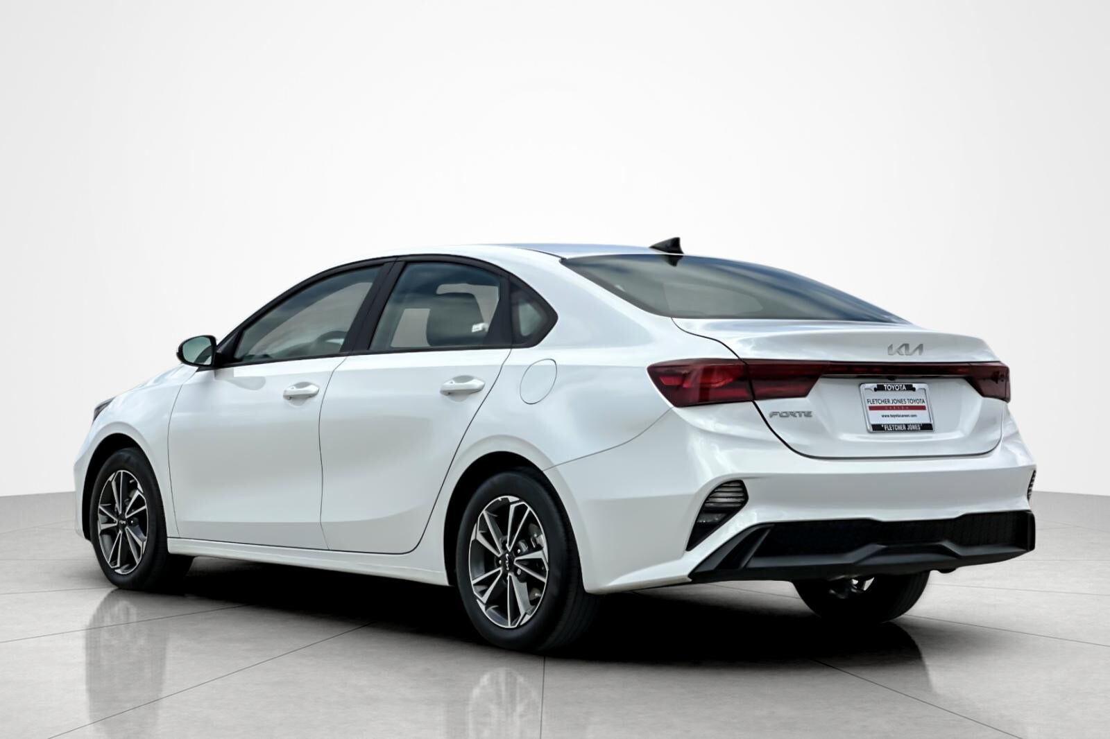2023 Kia Forte LXS photo 3