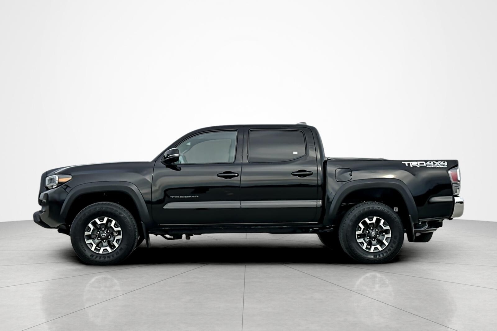 2023 Toyota Tacoma TRD photo 2