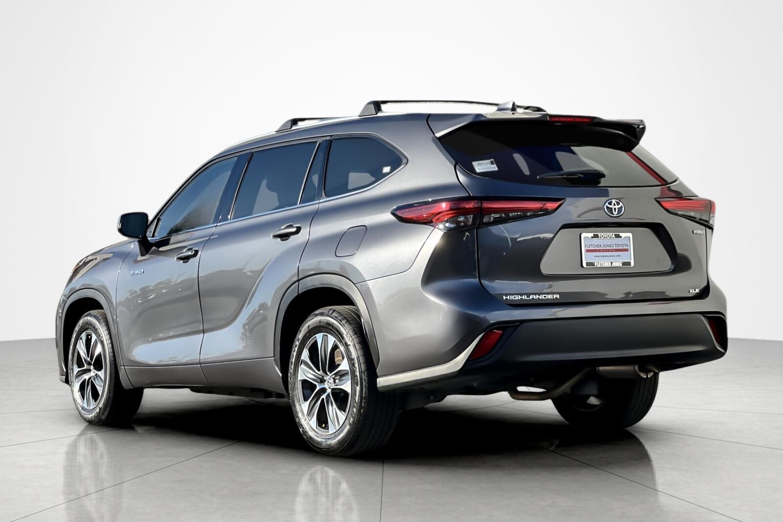 2020 Toyota Highlander Hybrid XLE photo 3