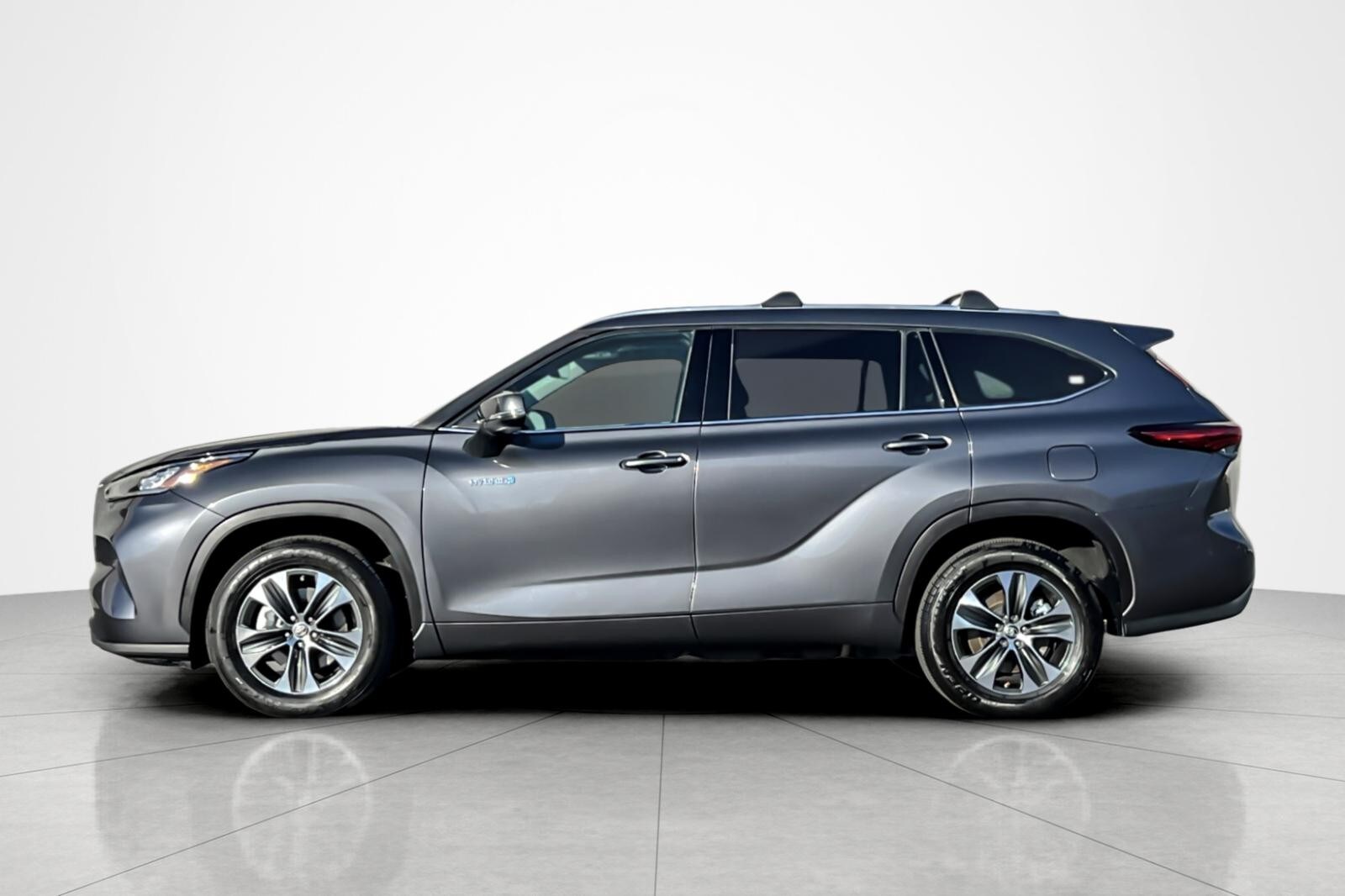 2020 Toyota Highlander Hybrid XLE photo 2