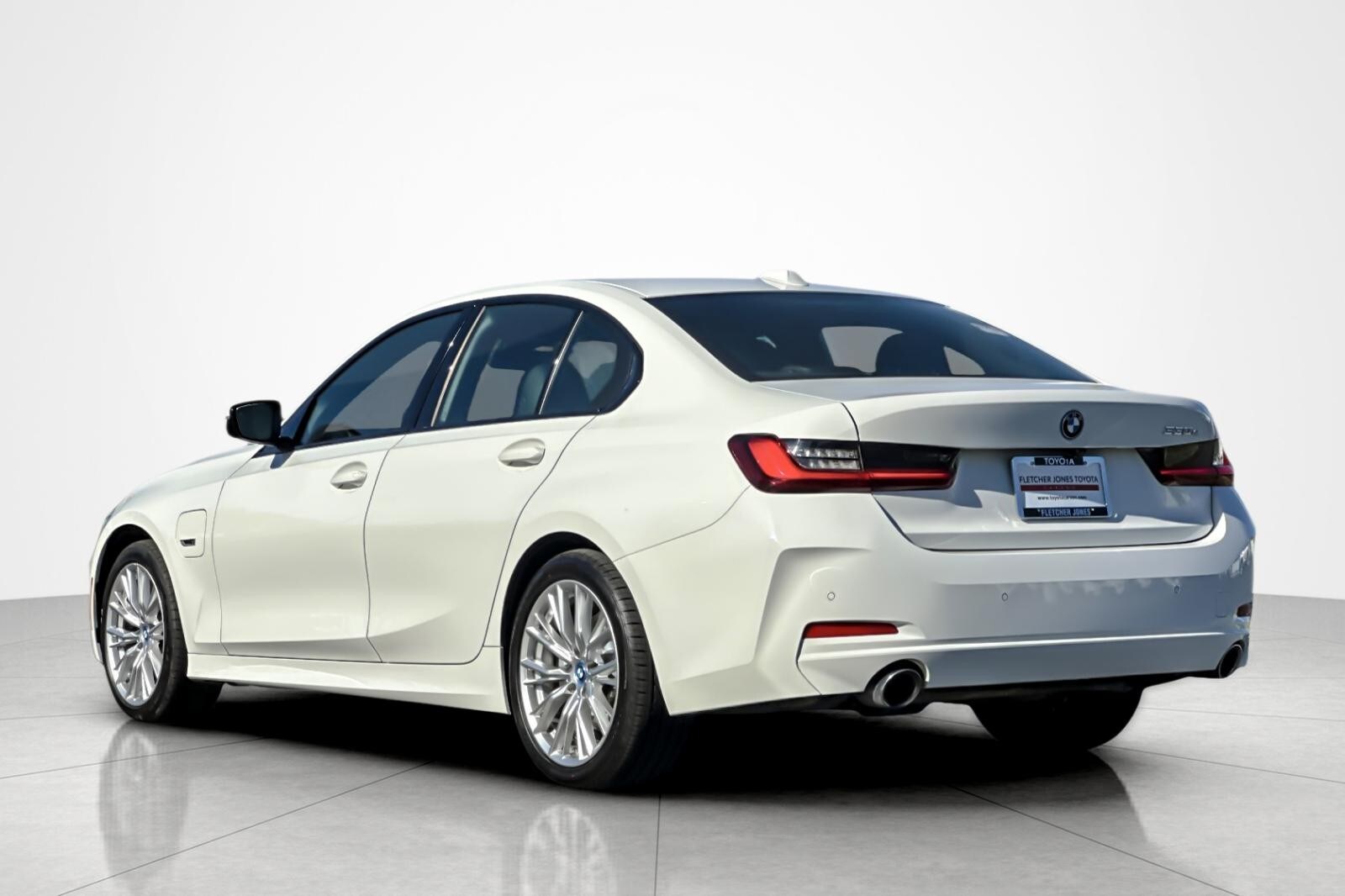 2023 Bmw 330e photo 3
