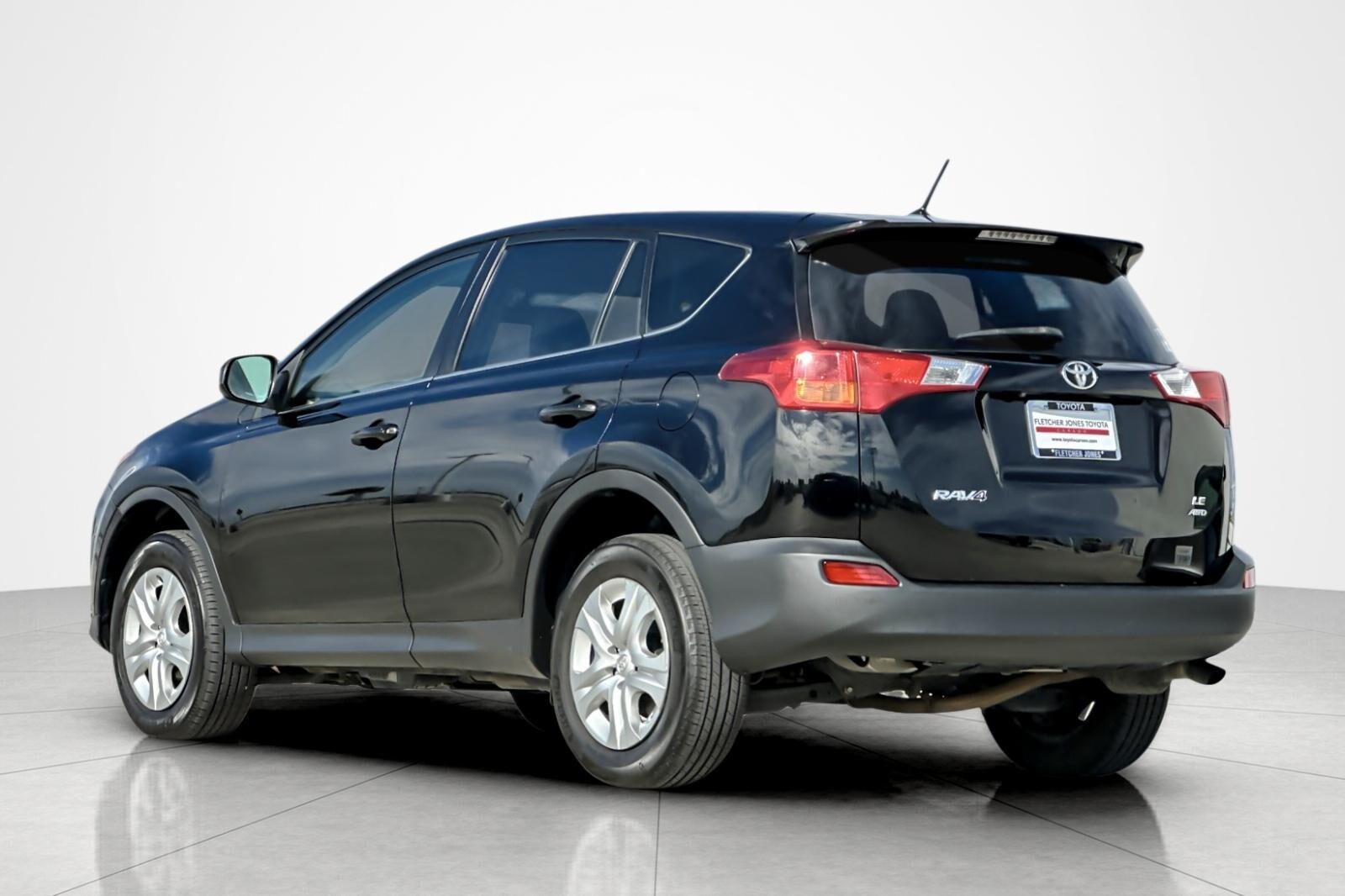 2014 Toyota RAV4 LE photo 3