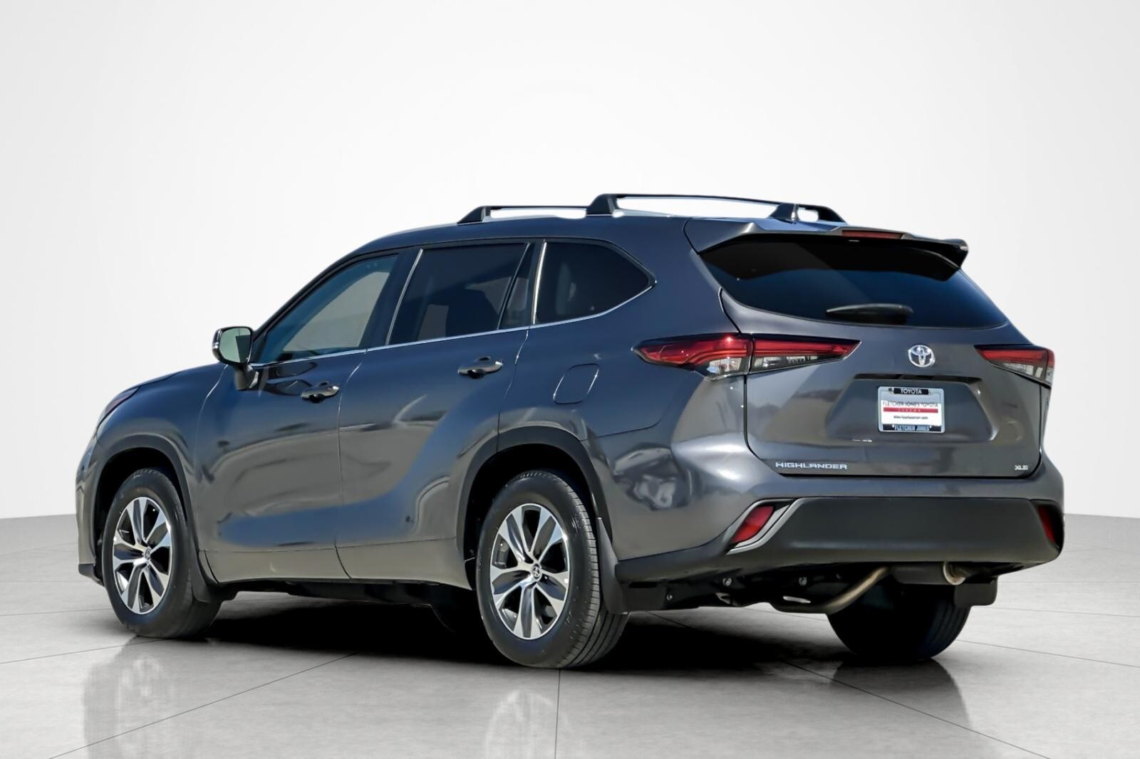 2023 Toyota Highlander XLE photo 3