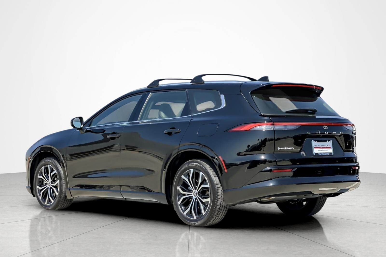2025 Toyota Crown Signia XLE photo 3