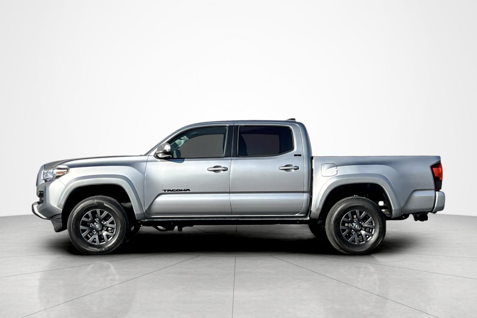 2023 Toyota Tacoma SR5 photo 2