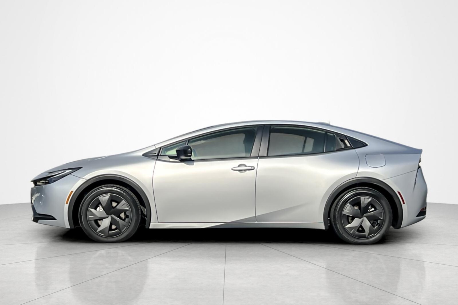 2024 Toyota Prius Prime SE photo 2