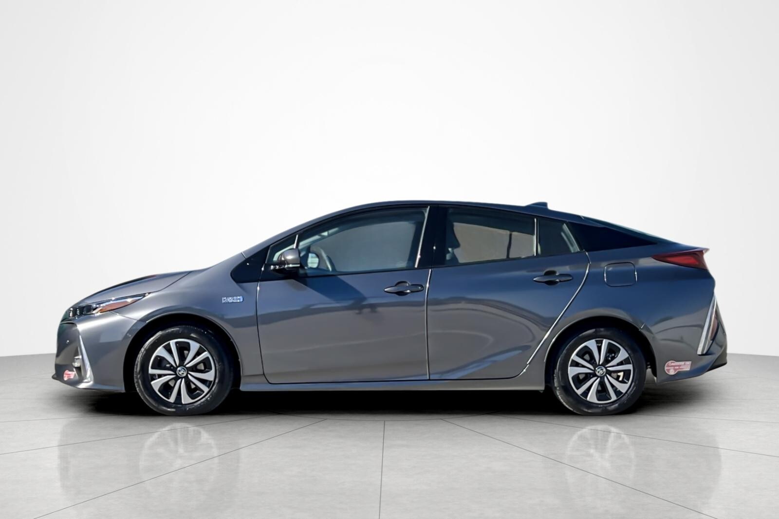 2017 Toyota Prius Prime Advanced photo 2