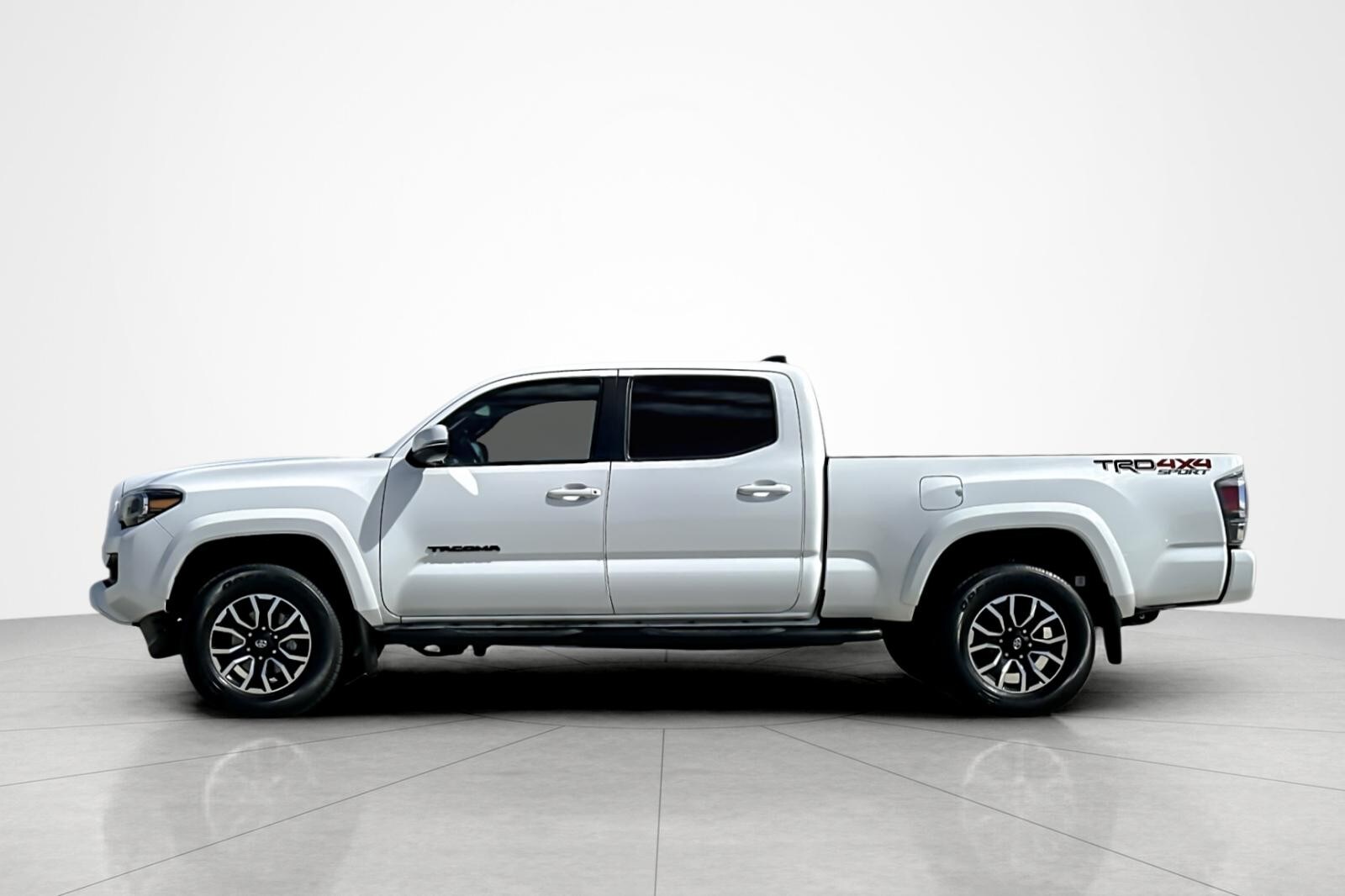 2023 Toyota Tacoma TRD Sport photo 2