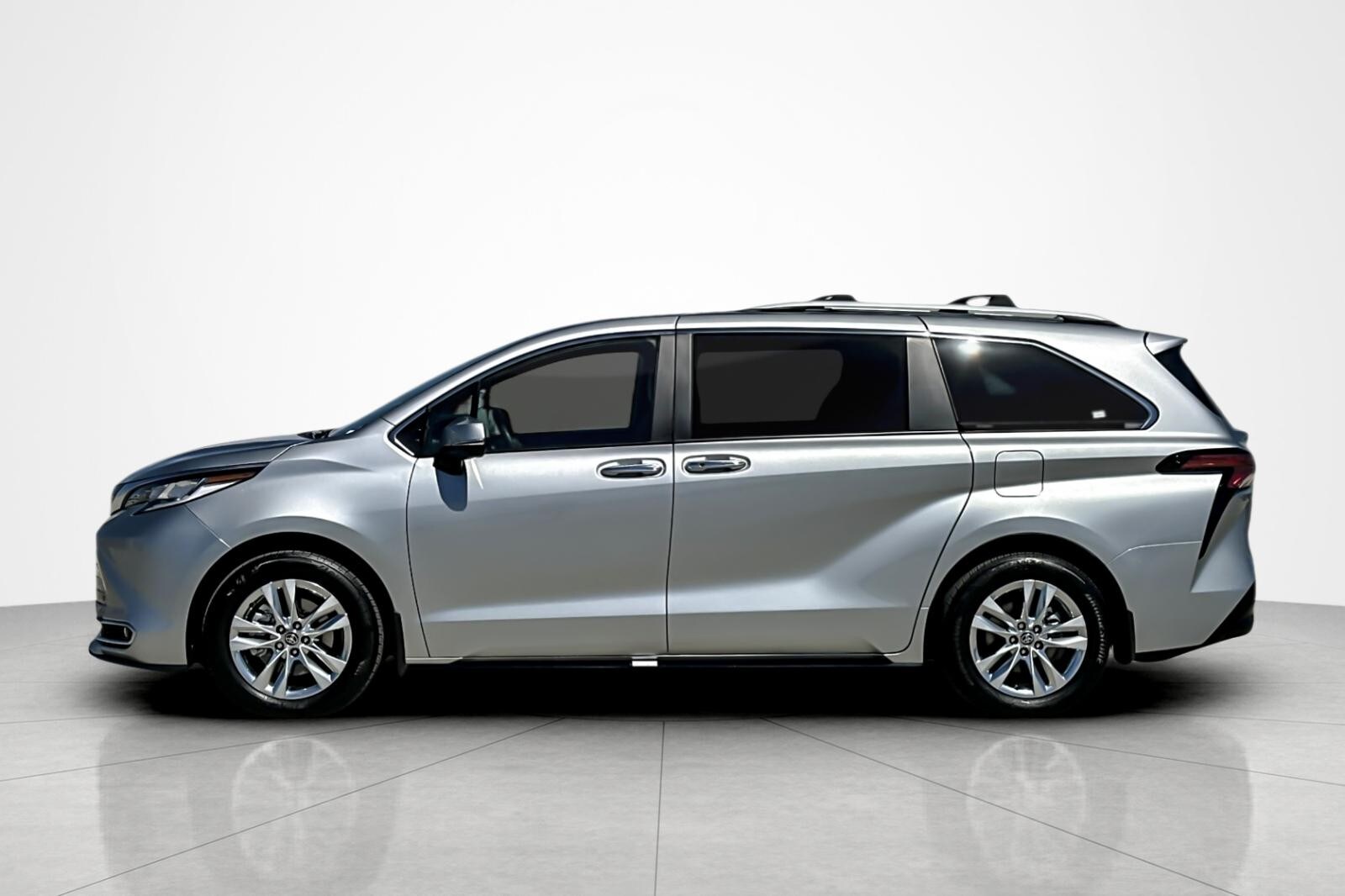 2025 Toyota Sienna Limited photo 2