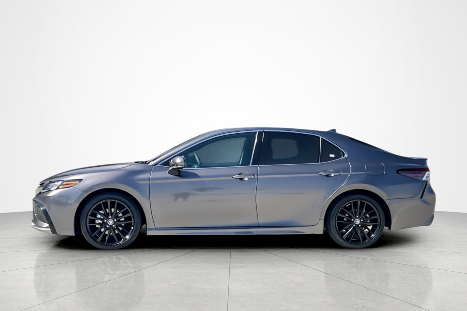 2024 Toyota Camry Hybrid XSE photo 2