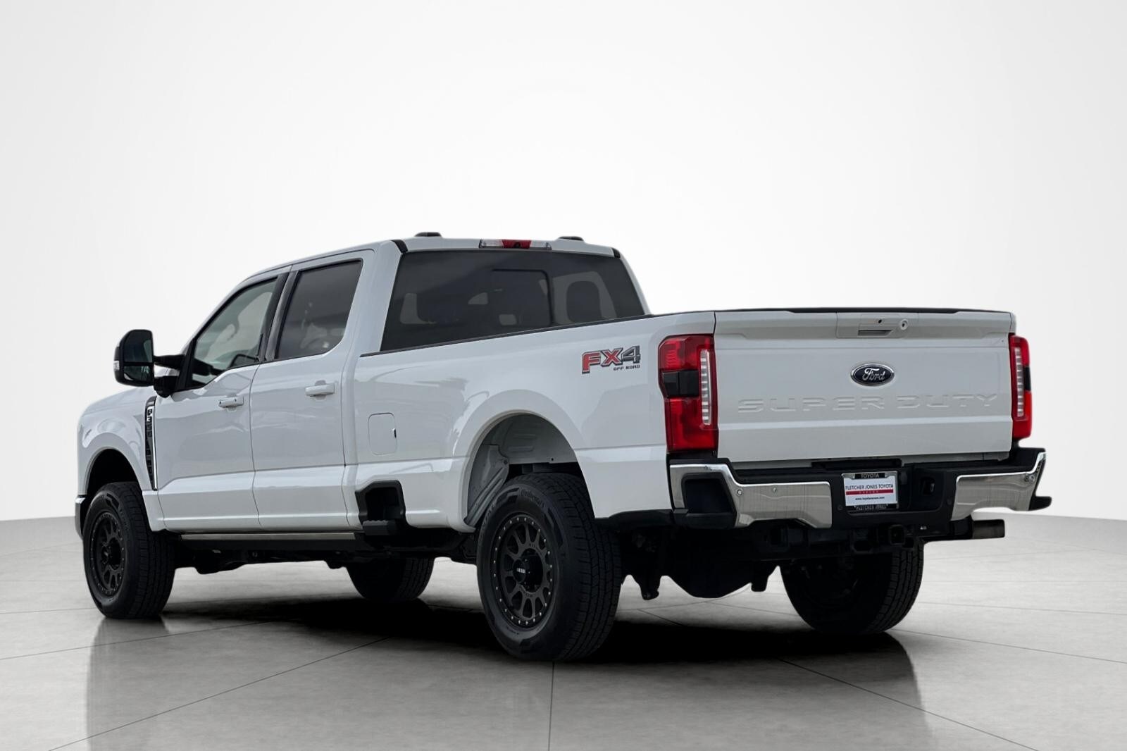 2023 Ford F-350 Lariat photo 3