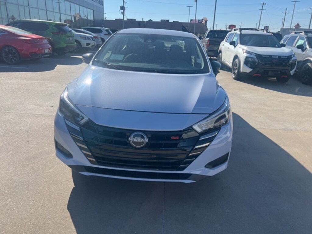New 2025 Nissan Versa 1.6 SR Sedan