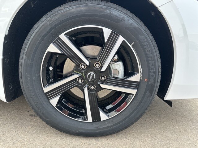 2025 Nissan Sentra SV photo 2