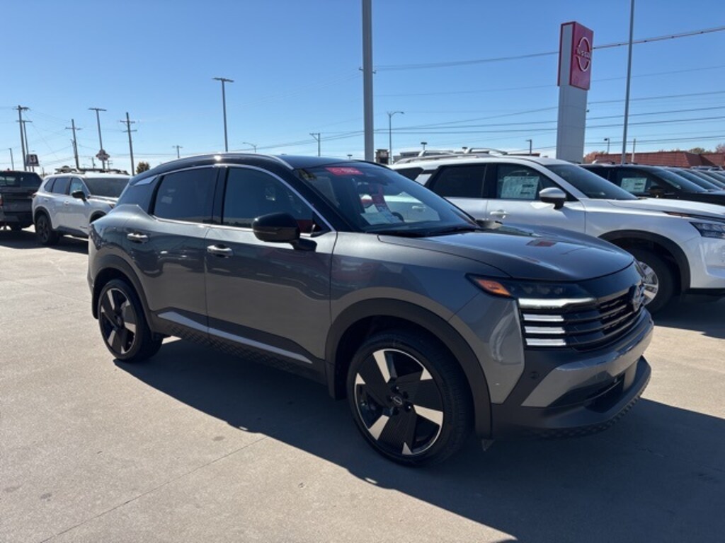 Used 2025 Nissan Kicks SR SUV