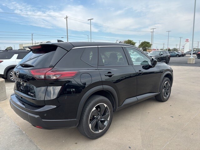 2024 Nissan Rogue SV photo 3