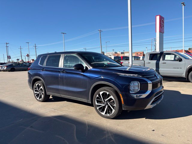 Used 2023 Mitsubishi Outlander SE SUV