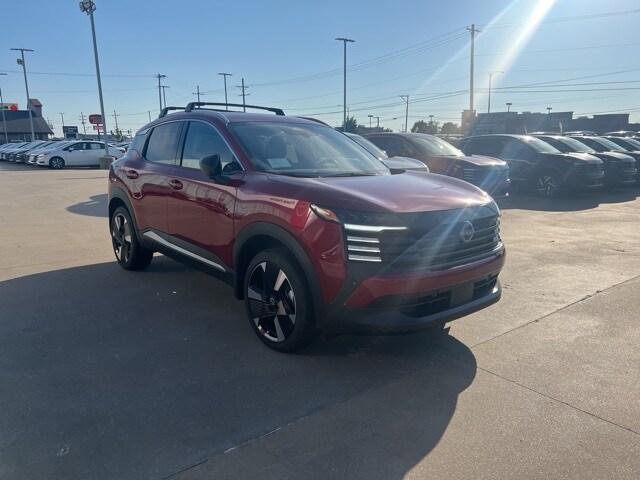 2026 Nissan Kicks SR photo 2