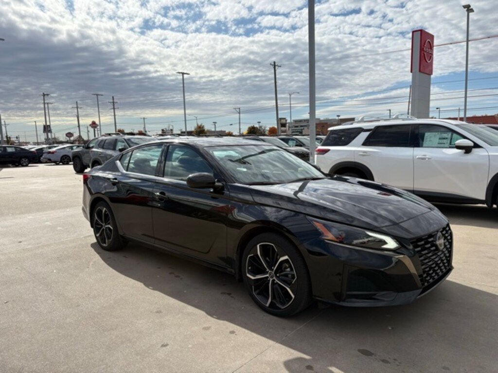 Used 2024 Nissan Altima 2.5 SR Sedan