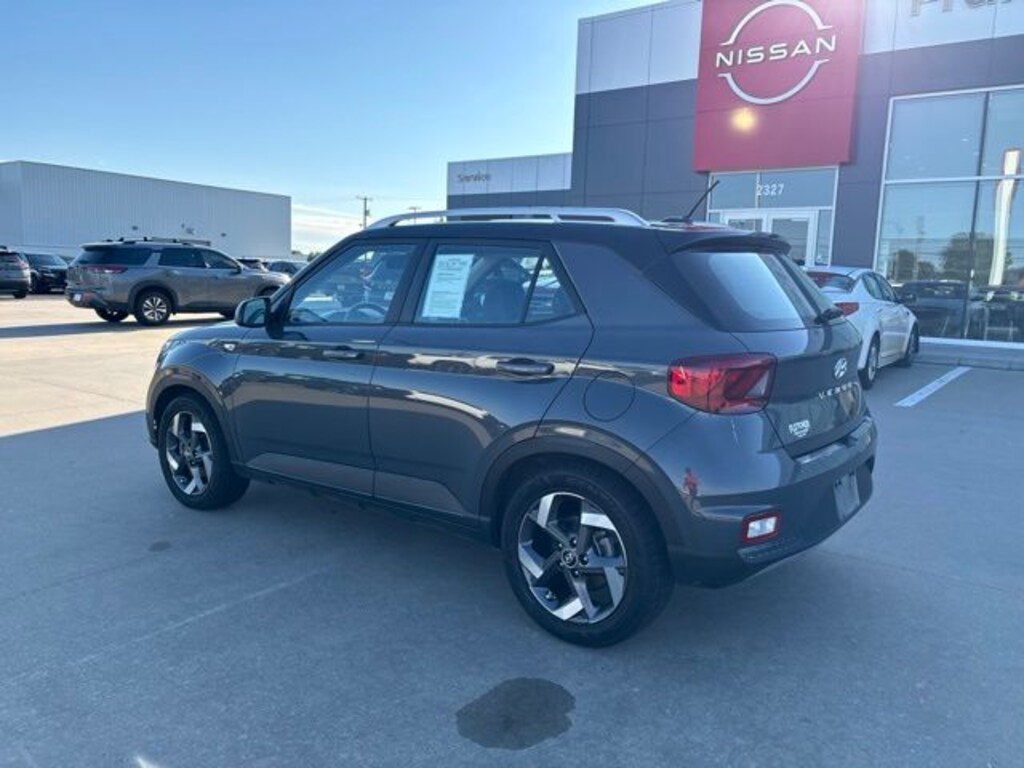 Used 2023 Hyundai Venue Limited SUV