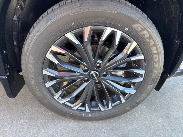 2026 Nissan Rogue Platinum photo 3