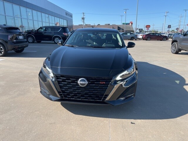 2025 Nissan Altima 2.5 SR photo 2
