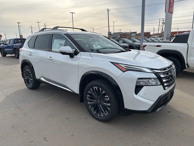 2026 Nissan Rogue Platinum photo 2