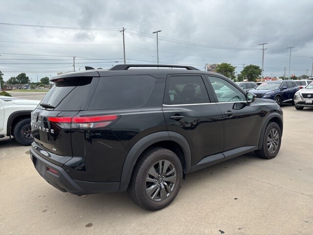 2024 Nissan Pathfinder SV photo 2