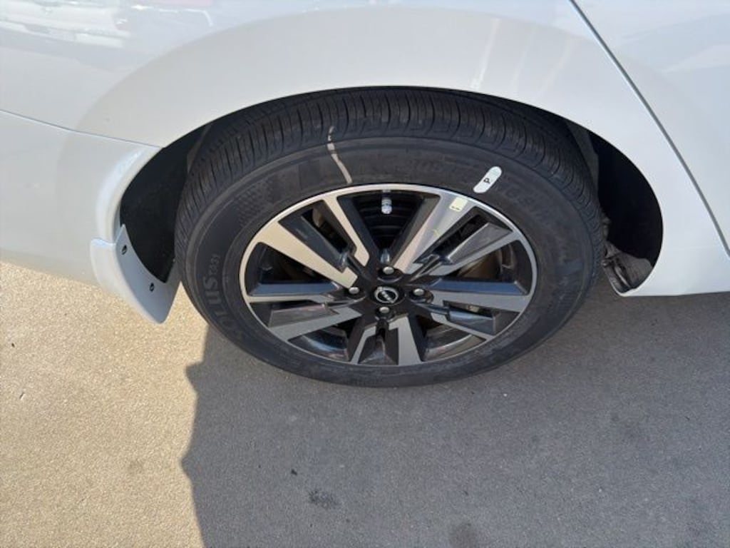 New 2025 Nissan Versa 1.6 SV Sedan