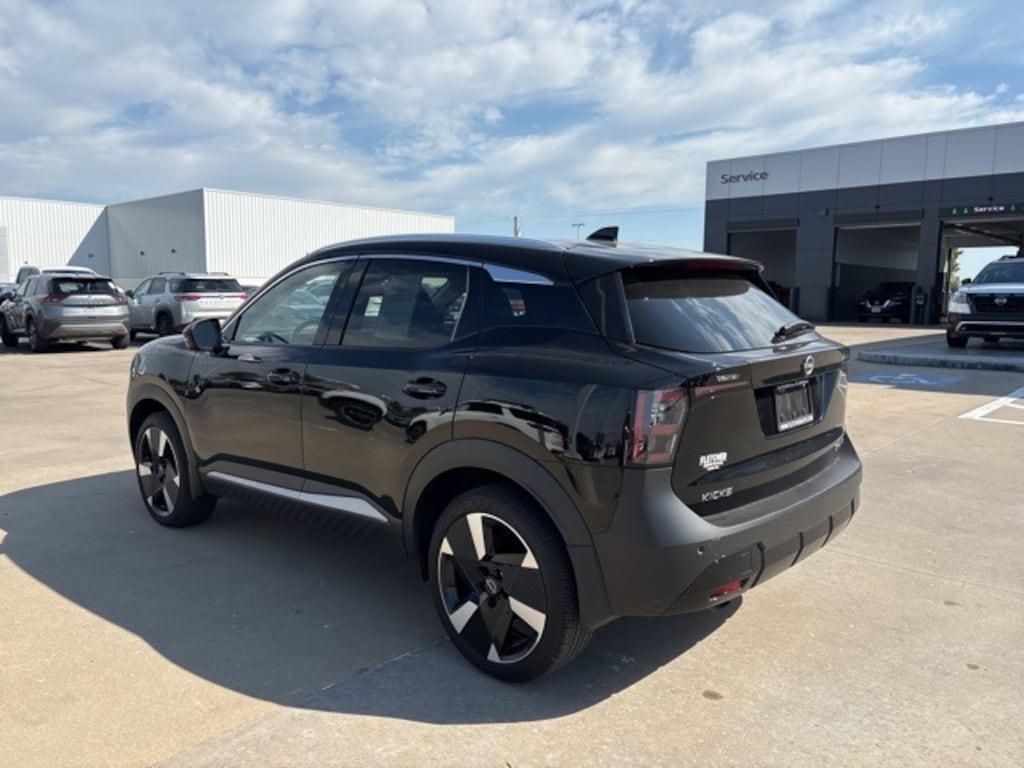 Used 2025 Nissan Kicks SR SUV