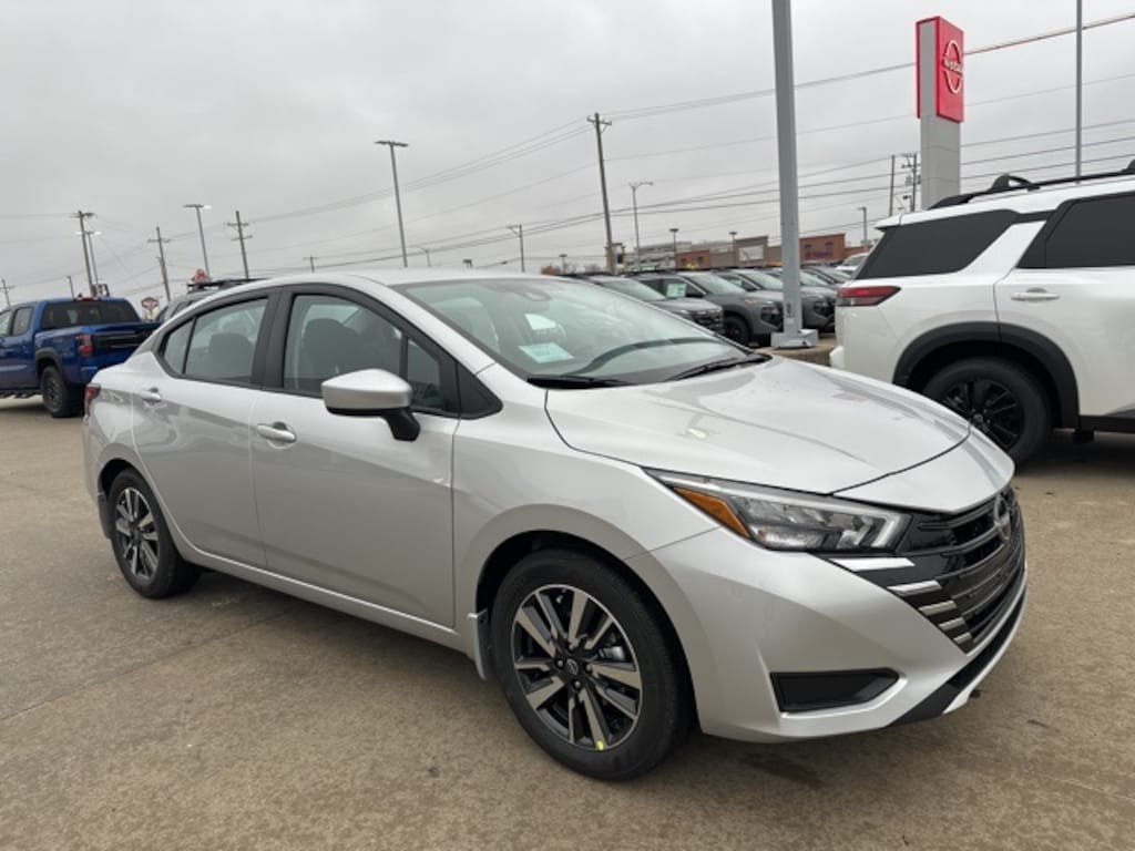 New 2025 Nissan Versa 1.6 SV Sedan