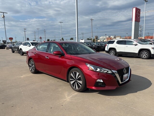 2020 Nissan Altima 2.5 SV photo 2