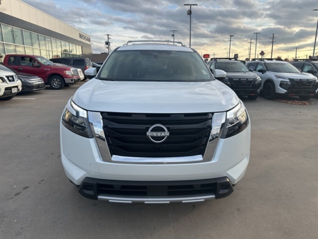 New 2025 Nissan Pathfinder SL SUV