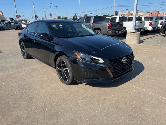 2025 Nissan Altima 2.5 SR photo 3