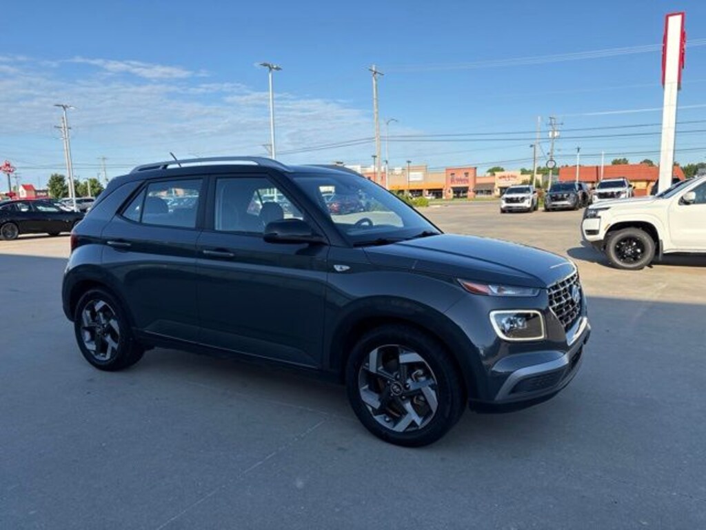 Used 2023 Hyundai Venue Limited SUV