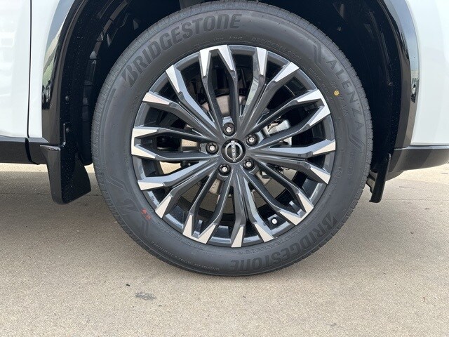 2026 Nissan Rogue Platinum photo 3