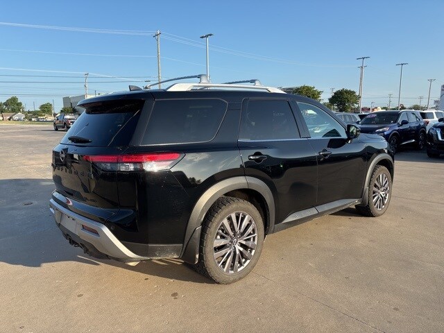 2023 Nissan Pathfinder SL photo 3