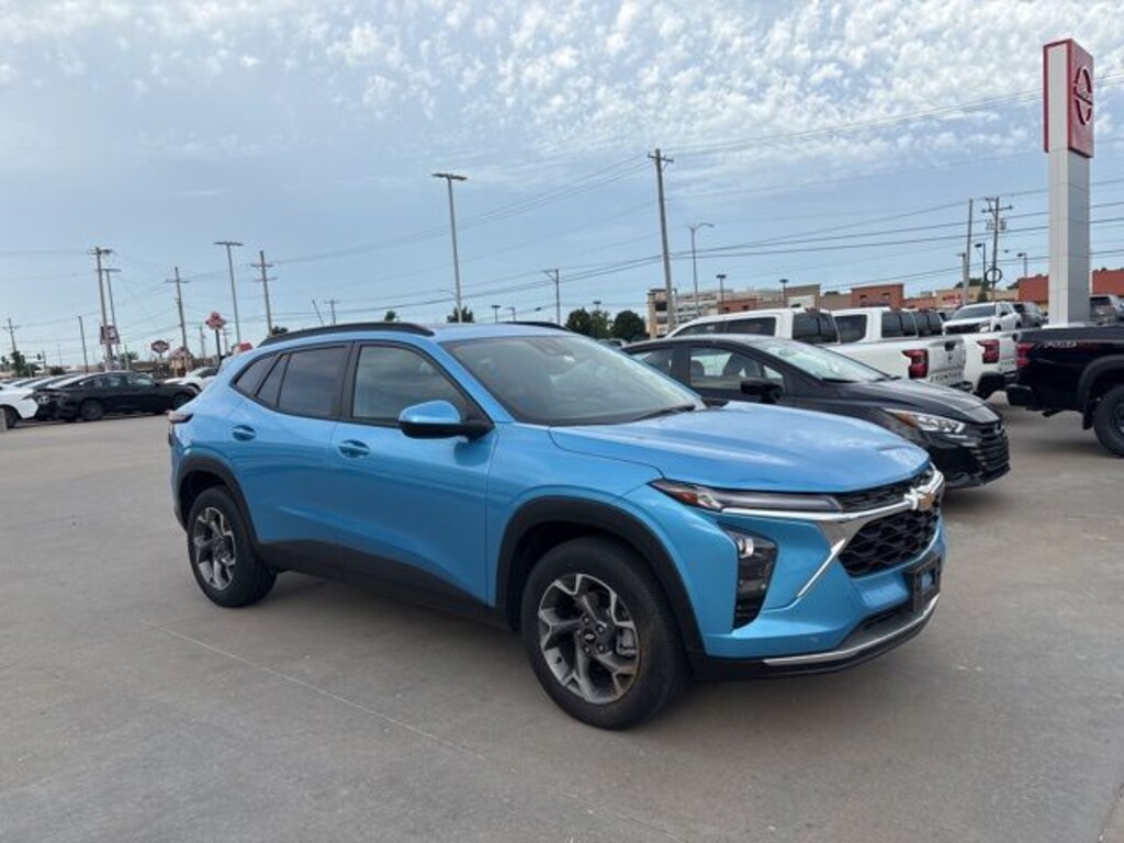 Used 2025 Chevrolet Trax LT SUV