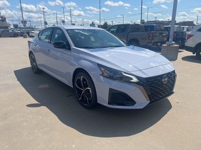 2025 Nissan Altima 2.5 SR photo 3