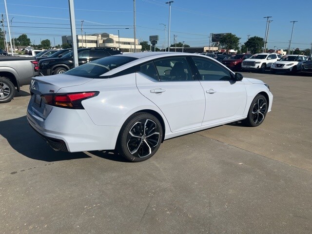 2025 Nissan Altima 2.5 SR photo 4