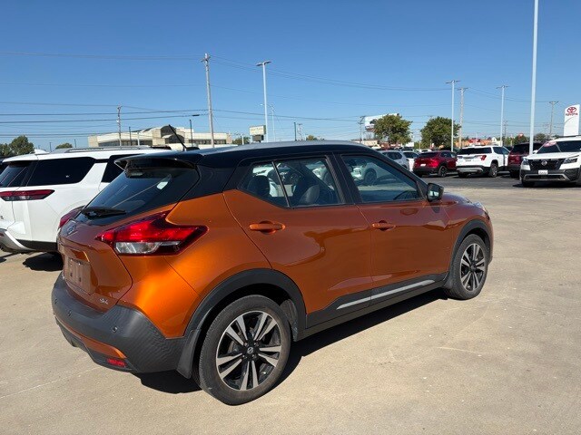 2020 Nissan Kicks SR photo 2