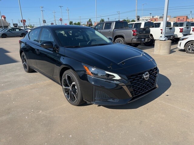 2025 Nissan Altima 2.5 SR photo 3